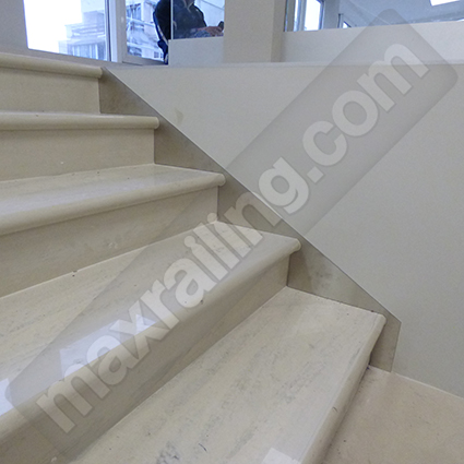 стъклен парапет с профил